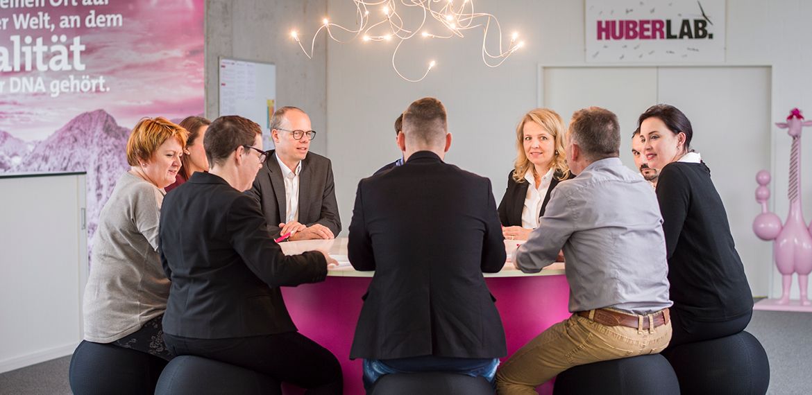 HUBERLAB. commited to science - HÙBERLAB. AG Schweiz - Laborbedarf - Labor - Pipette - Sarstedt - Honeywell -  Honeywell Schweiz - Greiner - Greiner Bio-One - Tubes - Gilson - Honeywell Fluka - Laborzubehör kaufen - Falcon tube - Sigma - PSA - Persönliche Schutzausrüstung - ESD Schuhe - Schutzhanschuhe - Atemschutz - Thermo - Ethanol kaufen - Labor-Chemikalien - Pyrex - Mettler Toledo - Laborbedarf Shop - Natriumhydroxid kaufen - Schutzanzug Labor - Ecolab - Swann-Morton - Laborkittel - Eppendorf - Messbecher -  Reagenzgläser - Laborflaschen - Labormantel - Säure kaufen - Weithalsflaschen - Erlenmeyerkolben - Pipettors - Pipet - Socorex - Bode - Retsch - Metrohm - AppliChem - SteriClin - Augensuches - Messzylinder - Schwefelsäure kaufen -  Zentrifugenröhrchen - Merck - Microplates - Petrischalen - Neodischer - Corning - Duran - Kimtech - Chemikaline kaufen Schweiz - Chemikalien online - Labor Chromatographie - Pipets - Kimberly Clark - Miele - Dräger - Bürkle - Marinefeld - Olympus - Brady - UVEX - Micropipette - UNIGLOVES - Sempercare - Softject - HÙBERLAB. AG Switzerland